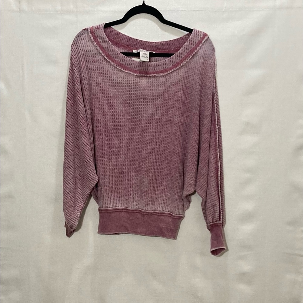 Ladies sweater with wide tapered sleeves